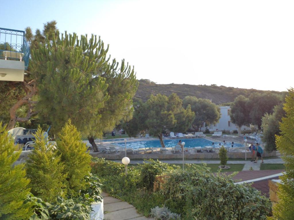 Club Mackerel Holiday Village Foça Esterno foto