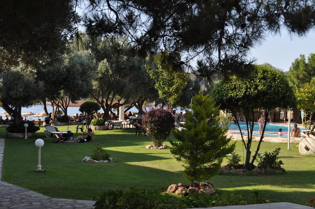 Club Mackerel Holiday Village Foça Esterno foto