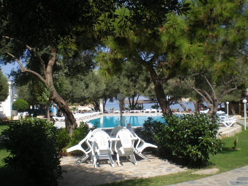 Club Mackerel Holiday Village Foça Esterno foto