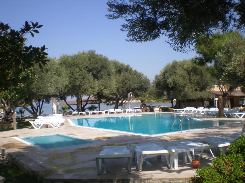 Club Mackerel Holiday Village Foça Esterno foto