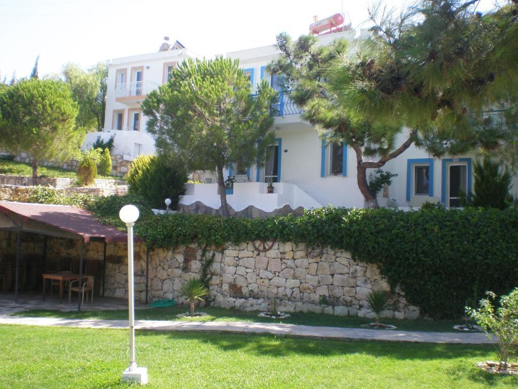 Club Mackerel Holiday Village Foça Esterno foto