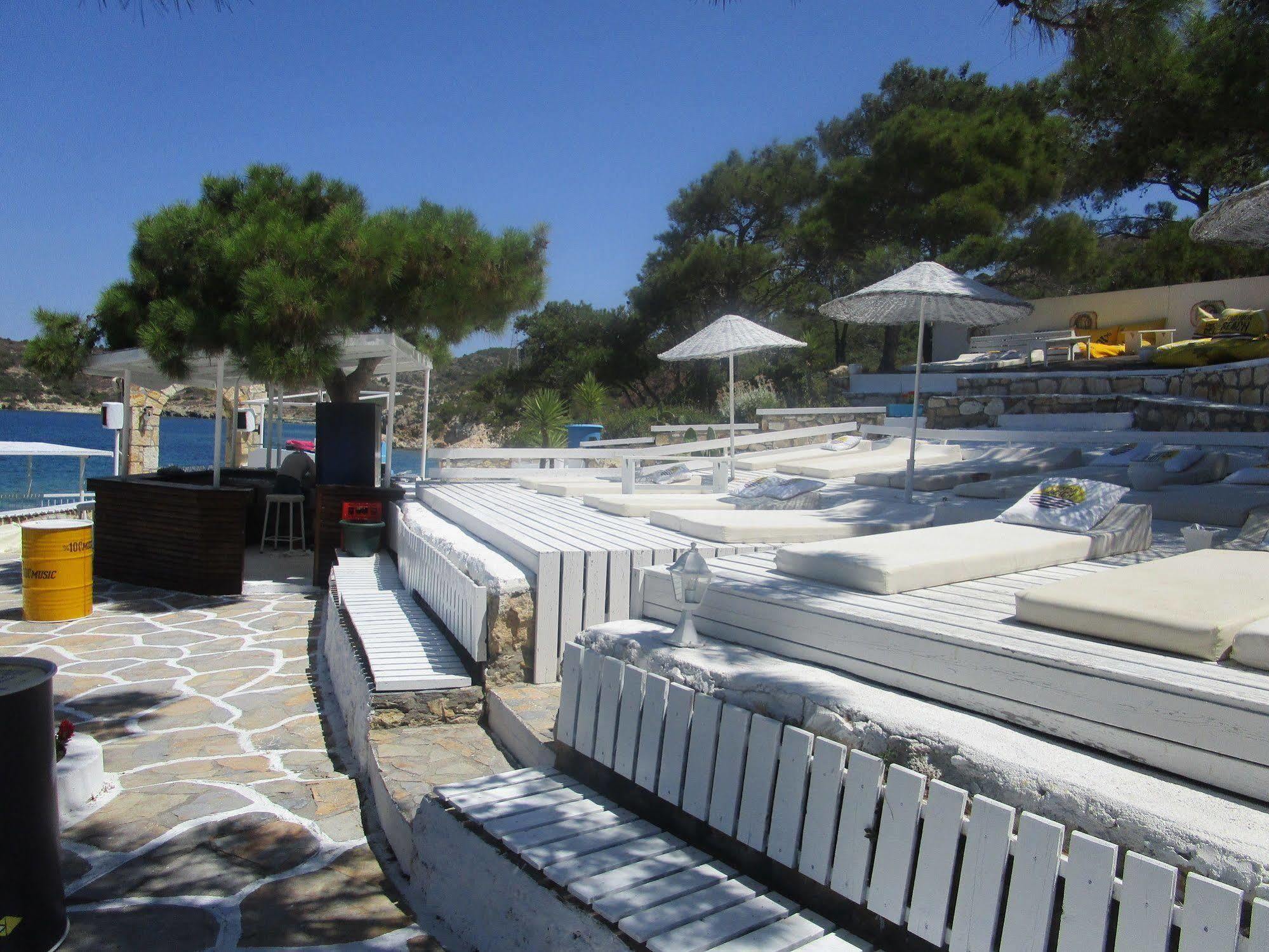 Club Mackerel Holiday Village Foça Esterno foto